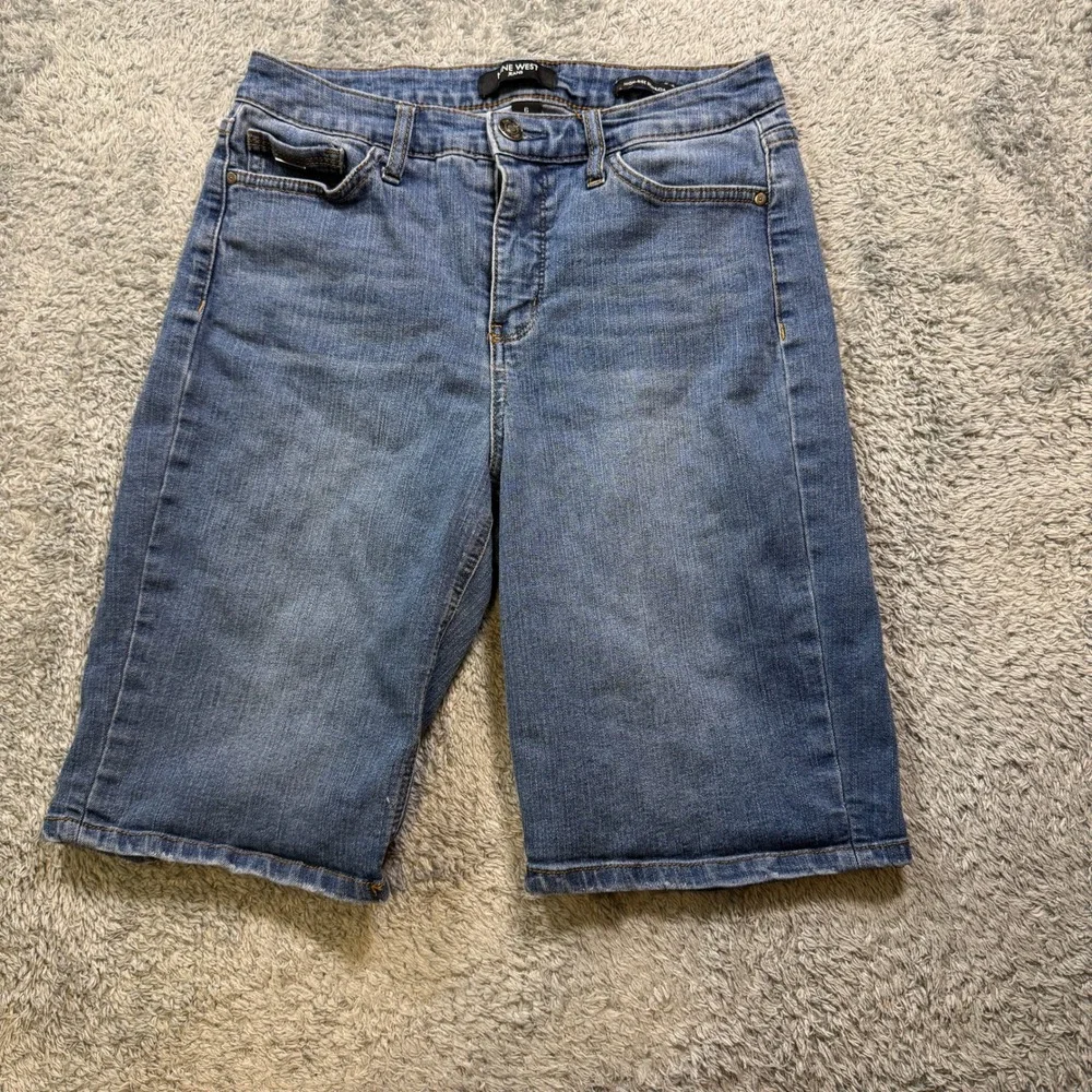 Nine West Womens High Rise Bermuda Denim Shorts 6 Blue Stretch Jean
